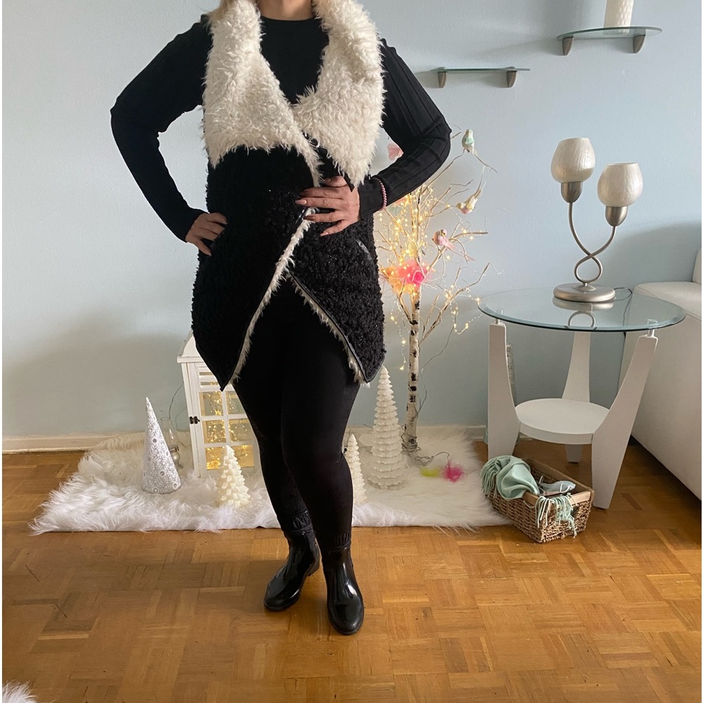 Furious Fur  cozy  vests 💯 polyester Black and white colour